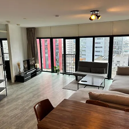 Beautiful Apt Free Parking Apartment